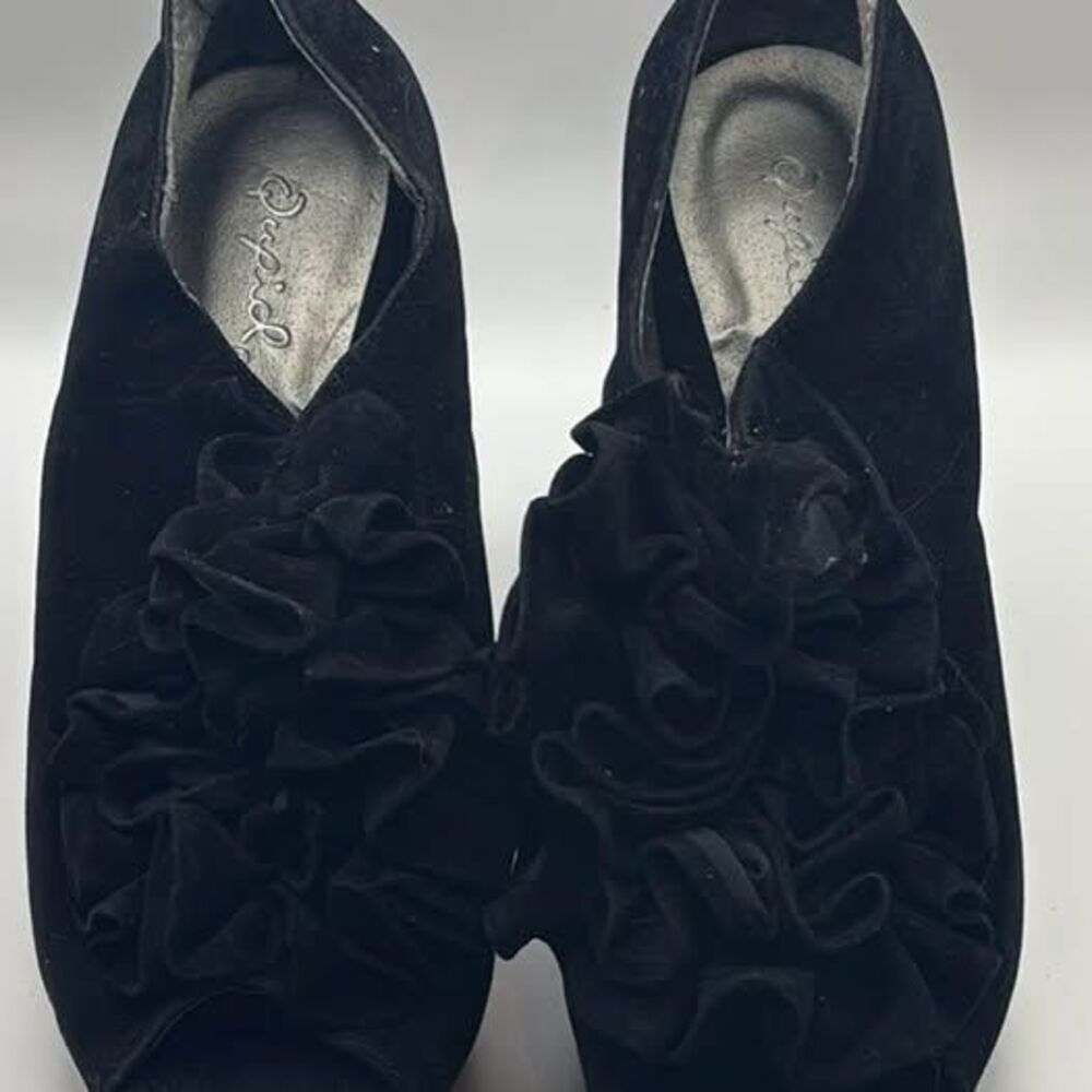 Qupid Black Faux Suede Ruffle Peep-Toe Heels - 6